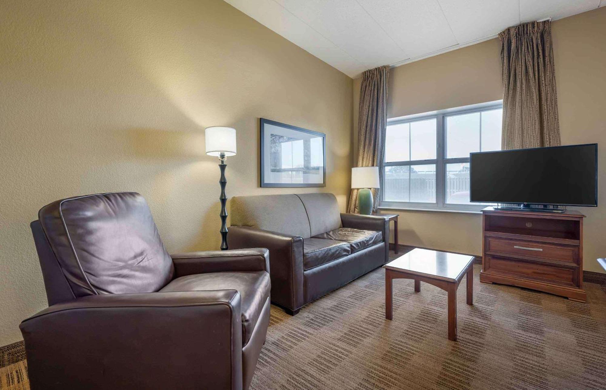 Extended Stay America Suites - Chicago - O'Hare - Allstate Arena Де Плейнс Екстериор снимка